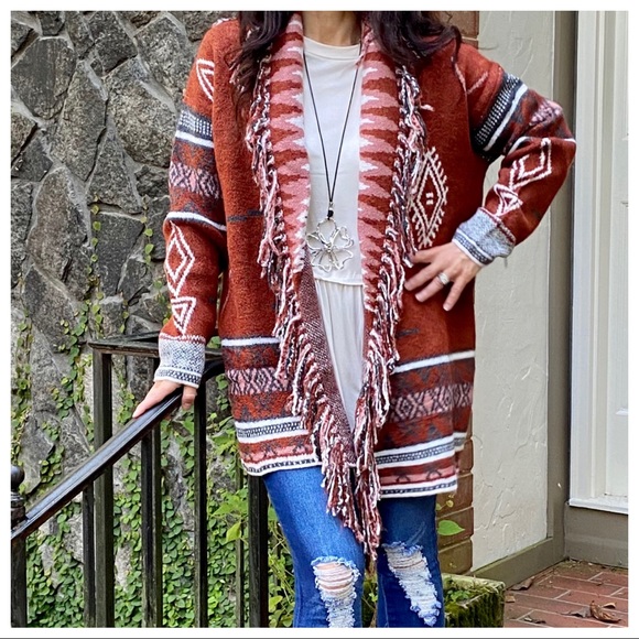 Gorgeous soft knit Aztec Gypsy print fringe jacket - Picture 4 of 11
